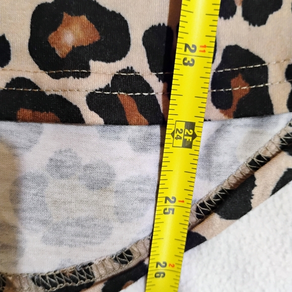 Chic Leopard Print Tank Top - Picture 6 of 6